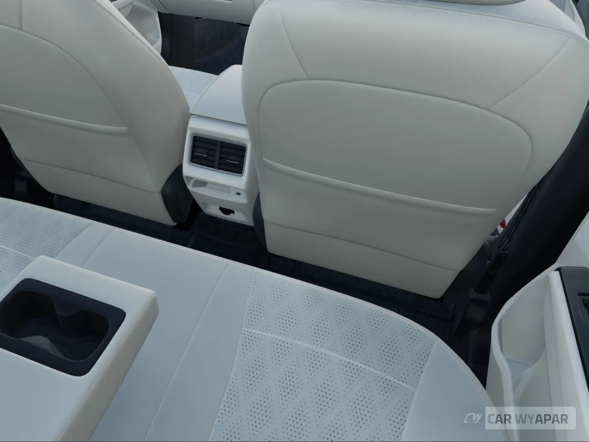 Mahindra XUV 3XO AX7 Turbo AT